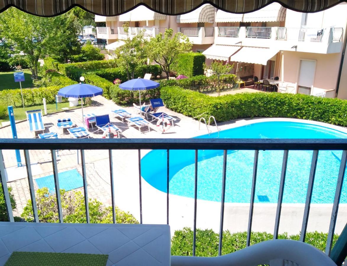 B&C Apartments Lido di Jesolo Buitenkant foto