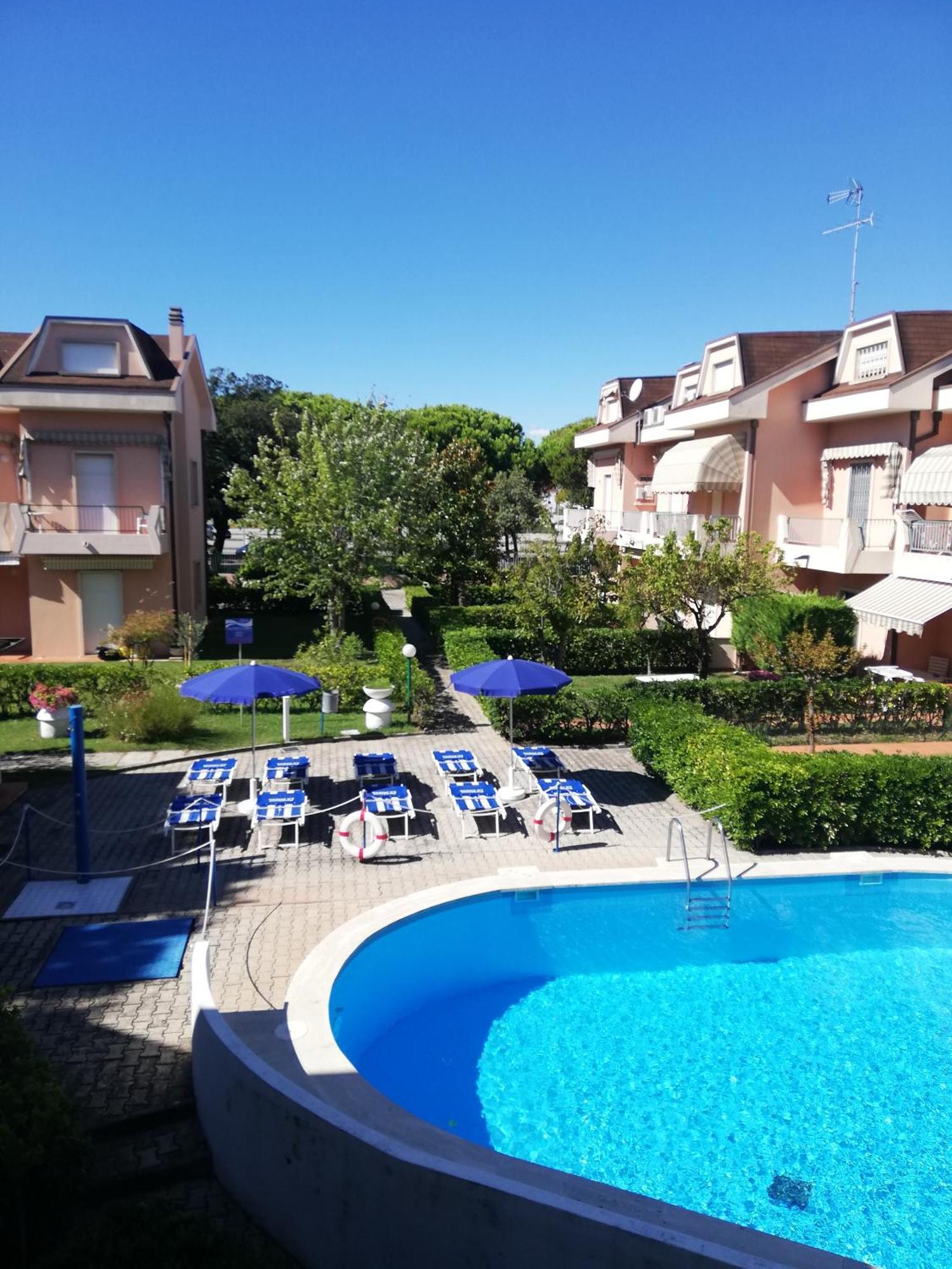 B&C Apartments Lido di Jesolo Buitenkant foto